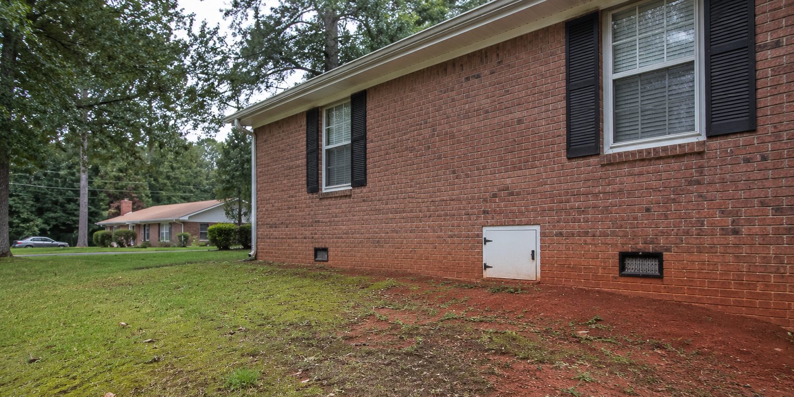 Brick ranch home with crawl space foundation vents in Huntsville, Alabama